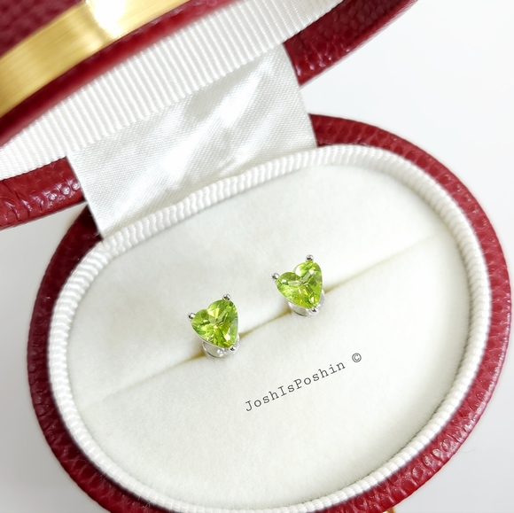 2CT Heart shape natural peridot stud earrings in sterling silver - Picture 5 of 15